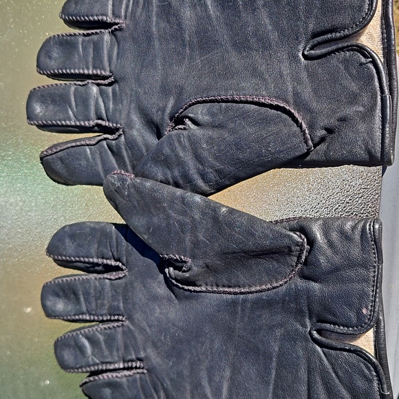 Men's Black Leather Gloves - Picture 4 of 5